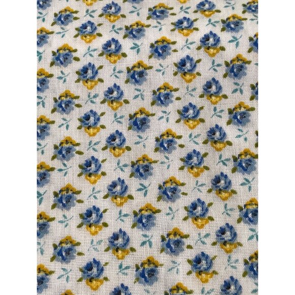 Fabric Floral Red Blue White Green Quilting Sewing Arts Crafts Remnants VTG - Picture 12 of 16